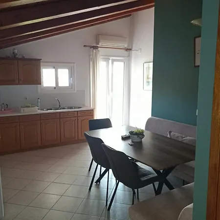 Apartment Filoxenia Zois Nikiana